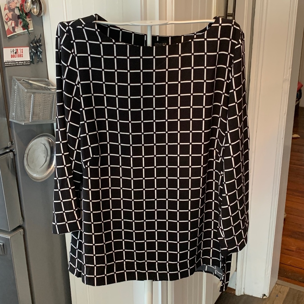 Renuar black and white blouse . Worn twice.‎
